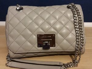 *SOLD* MICHAEL KORS Vivianne Leather Flap Purse